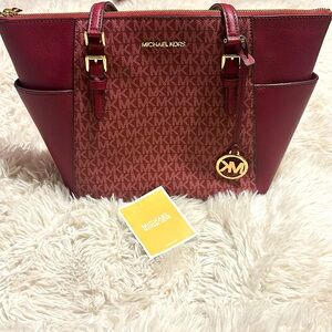 Authentic Micheal Kors Purse!